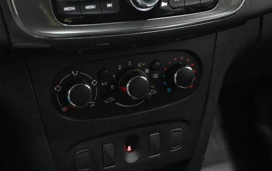 Renault Logan 1.60 вариатор, фото №12