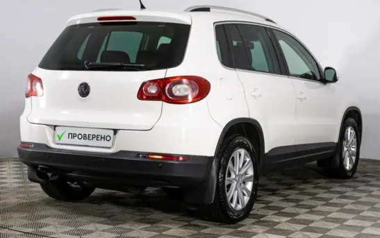 Volkswagen Tiguan 2.00 автоматическая, фото №2