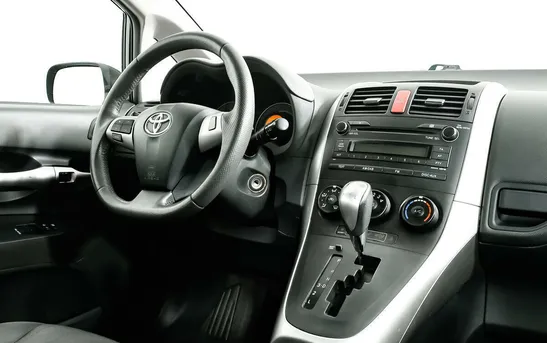 Toyota Auris 1.60 автоматическая, фото №6