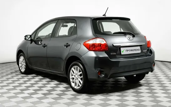 Toyota Auris 1.60 автоматическая, фото №4