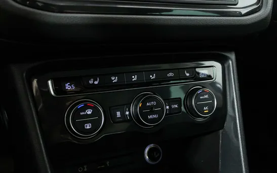 Volkswagen Tiguan 2.00 робот, фото №10