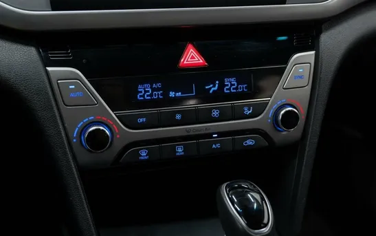 Hyundai Elantra 2.00 автоматическая, фото №17