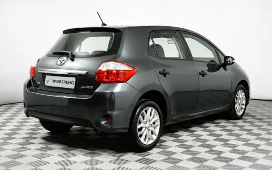 Toyota Auris 1.60 автоматическая, фото №2